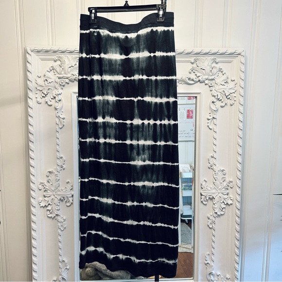 Tie-dyed skirt - Picture 3 of 4